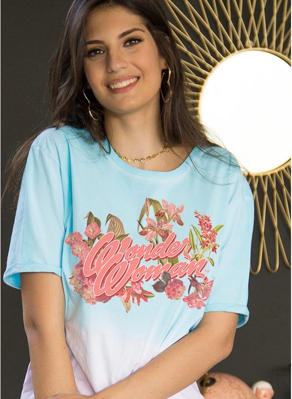 T-Shirt Mulher Maravilha Flores